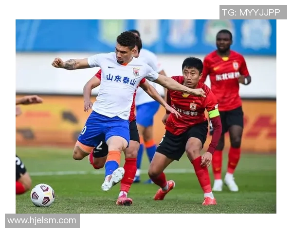 中超焦点大战山东泰山迎战广州队赛况速递双方激烈对抗结果引人关注